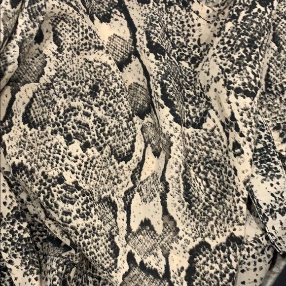 Crop top blouse with open back - Picture 4 of 4